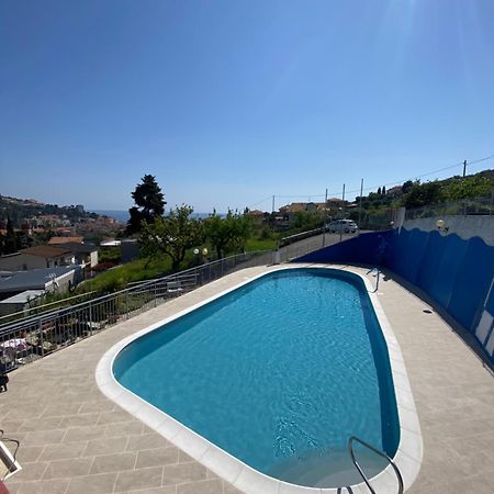 Residence Hotel Edy Imperia Bagian luar foto