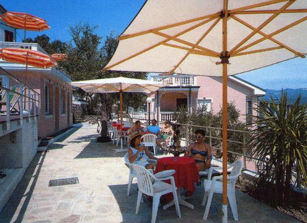 Residence Hotel Edy Imperia Bagian luar foto