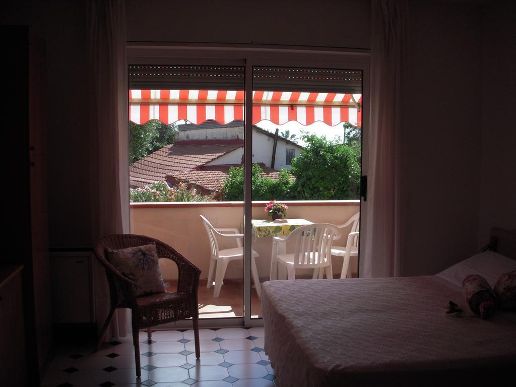 Residence Hotel Edy Imperia Bagian luar foto
