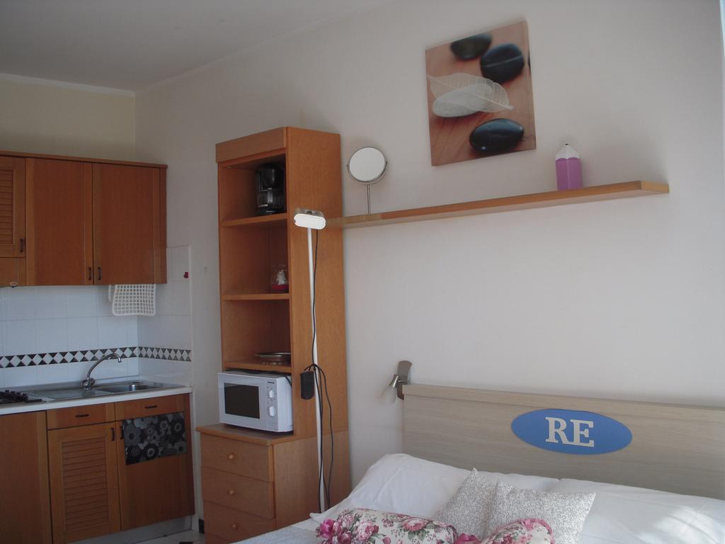 Residence Hotel Edy Imperia Bagian luar foto