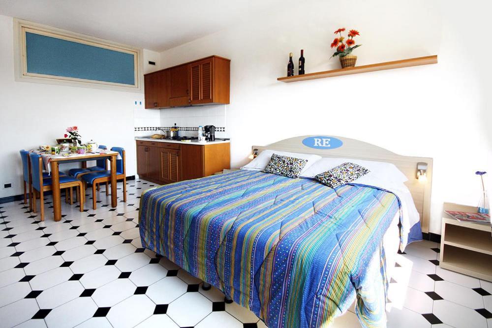 Residence Hotel Edy Imperia Bagian luar foto