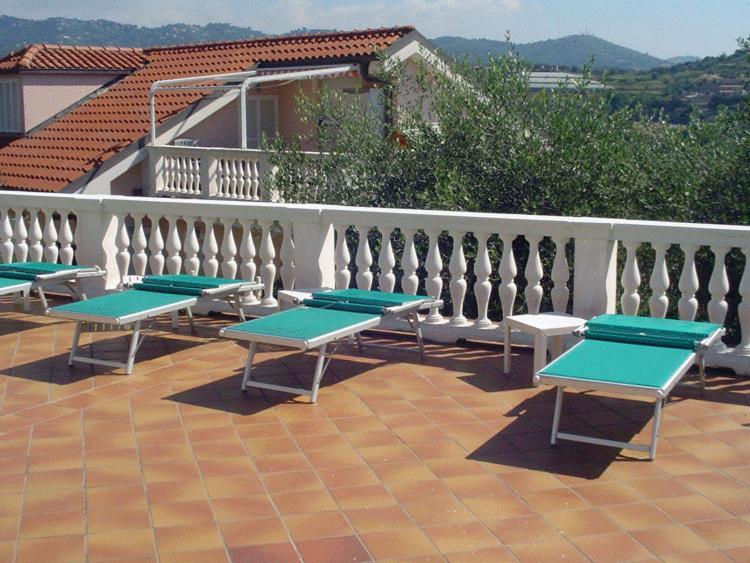Residence Hotel Edy Imperia Bagian luar foto