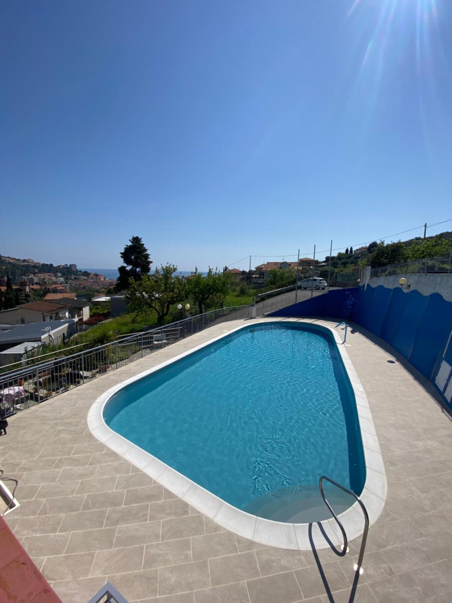 Residence Hotel Edy Imperia Bagian luar foto