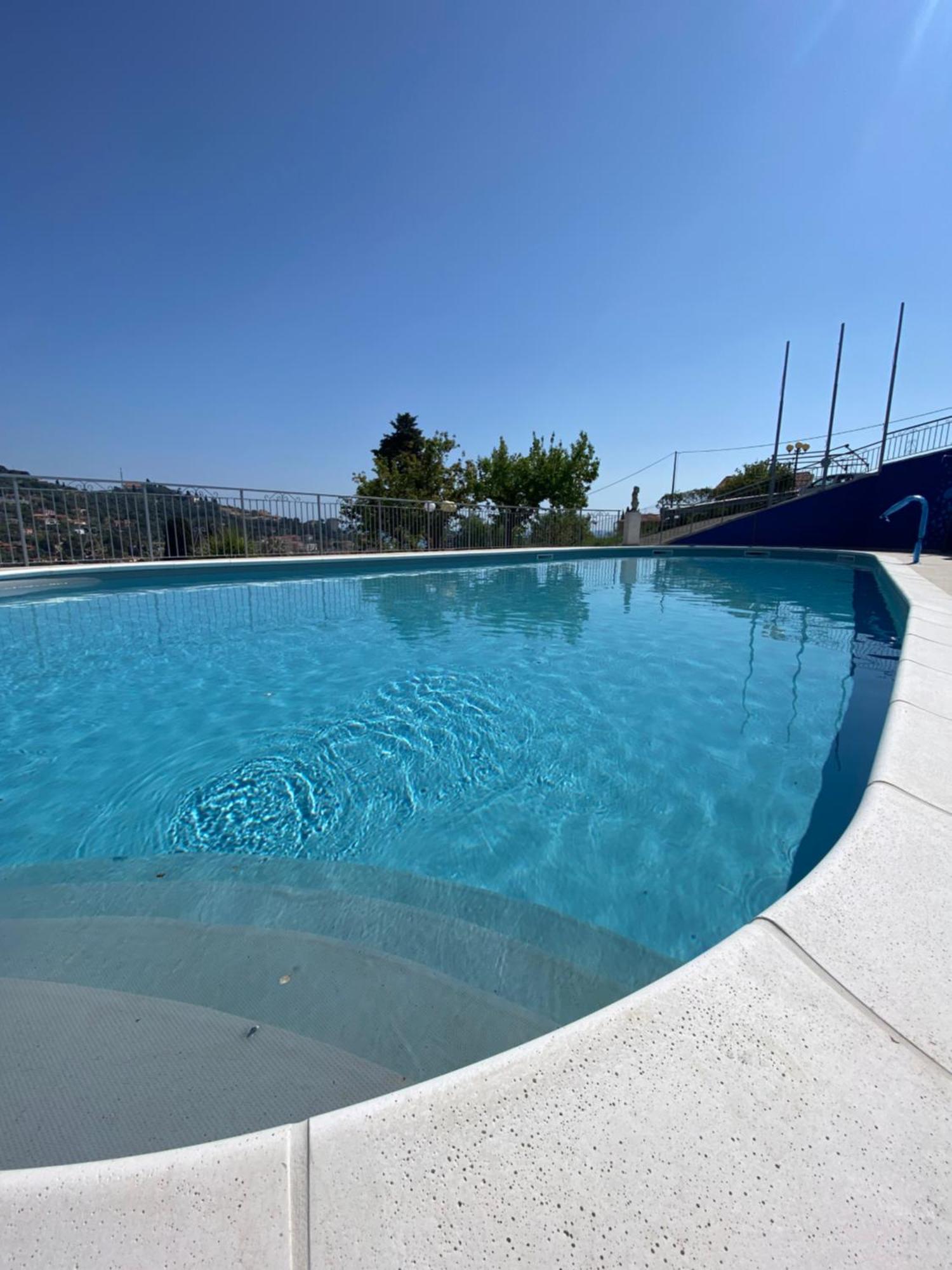 Residence Hotel Edy Imperia Bagian luar foto