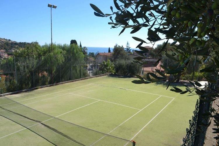 Residence Hotel Edy Imperia Bagian luar foto